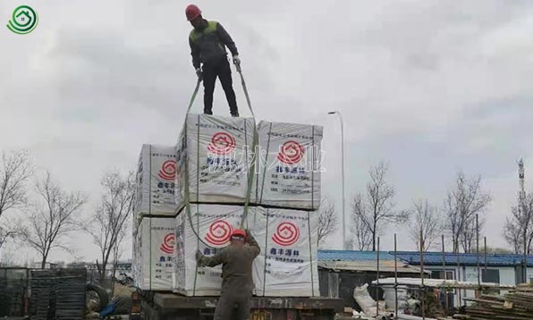 石家莊_石家莊工地建筑模板木方到貨卸車(chē)